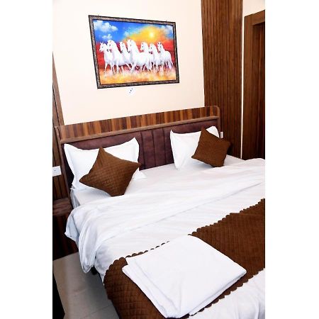Tirupati Balaji Inn Bageshwar Dham Basāri Eksteriør billede