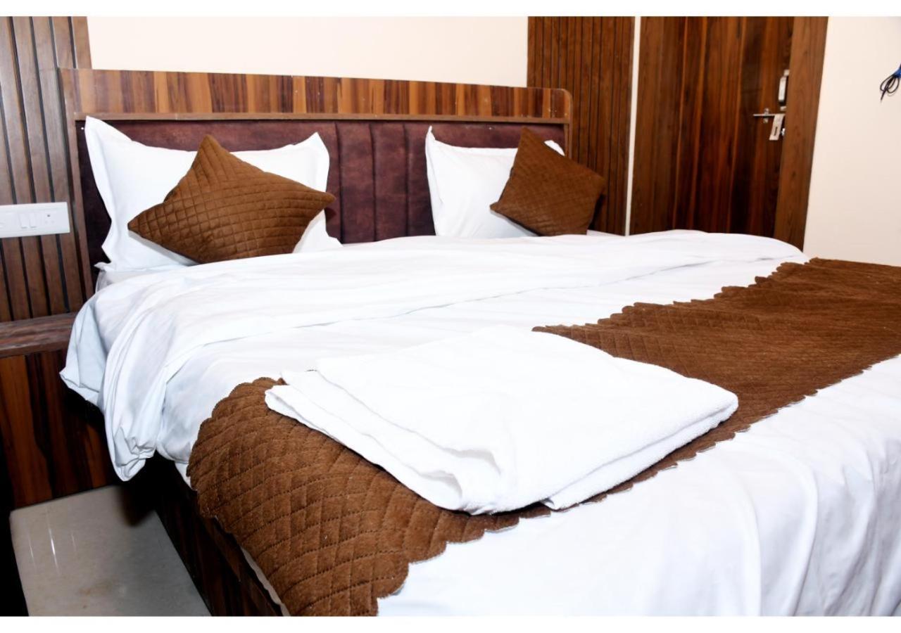 Tirupati Balaji Inn Bageshwar Dham Basāri Eksteriør billede