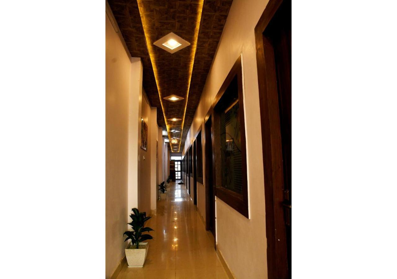 Tirupati Balaji Inn Bageshwar Dham Basāri Eksteriør billede